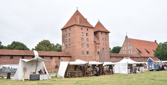 Przy zamku w Malborku rozpoczął się Jarmark Rzemiosł Średniowiecznych. Potrwa do niedzieli, 11.07.2021 r.