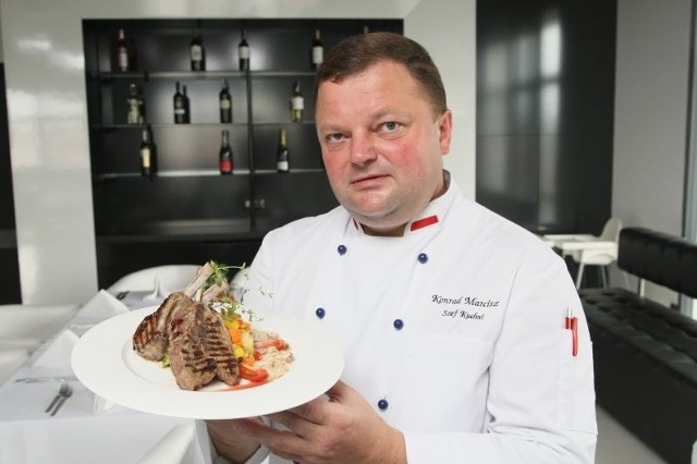 Konrad Marcisz, szef kuchni hotelu Grafit w Kostomłotach Pierwszych koło Kielc: - Delikatne mięso jagnięce wyśmienicie smakuje z aromatycznym sosem borowikowym. Poza sezonem flan można przygotować z mrożonych warzyw, ale teraz najlepiej wykorzystać te, które są świeże.