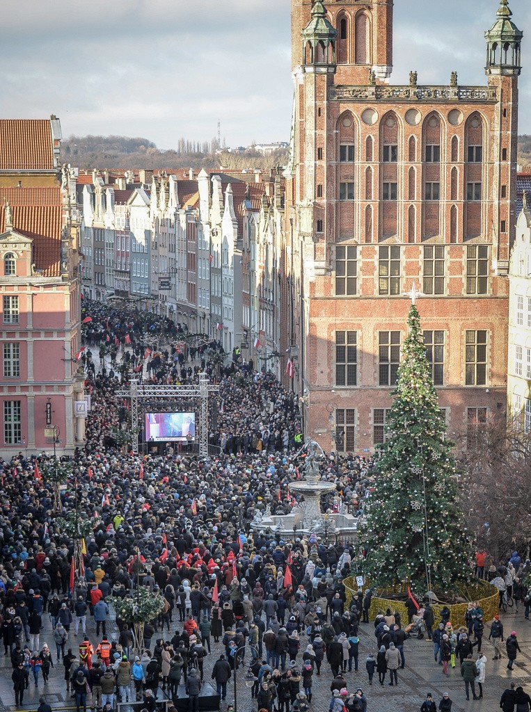 Cały Gdańsk wierzy, że dobro zwycięży! "Nikt nie chciał w tych chwilach być sam. Dlatego tak wszyscy lgnęli do siebie"