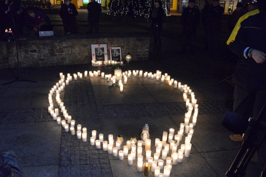 Rocznica śmierci prezydenta Gdańska Pawła Adamowicza. Serce światła z Rynku w Kielcach (ZAPIS TRANSMISJI)