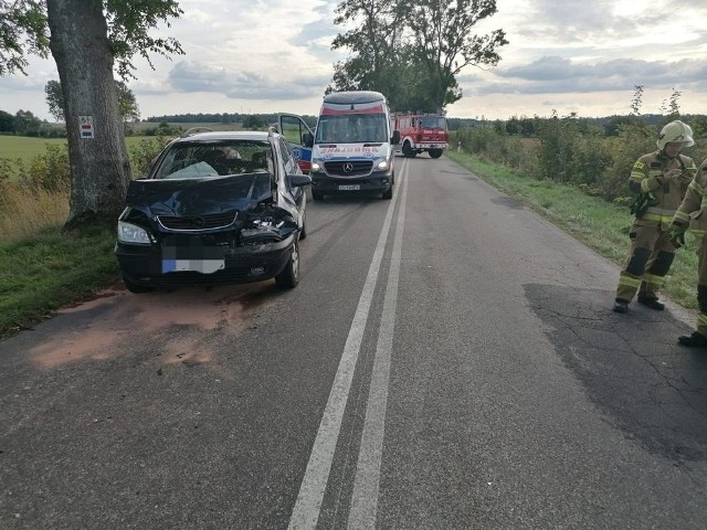 Do zderzenia dwóch pojazdów doszło we wtorkowe popołudnie na drodze wojewódzkiej 171 w okolicach miejscowości Kołomąt (gmina Czaplinek).