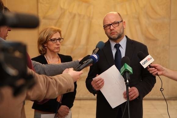 Marek Biernacki, zastępca prezydenta Słupska, wczoraj ogłosił najnowsze decyzje personalne i prawne swojego szefa