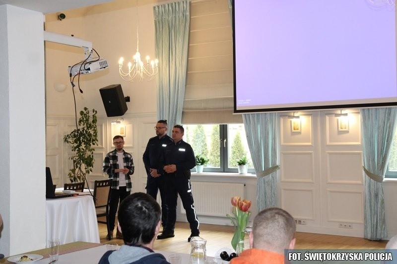 Włoszczowscy policjanci spotkali się w obywatelami Ukrainy