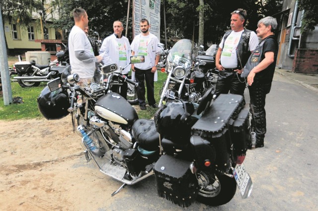Motocykliści z grupy Motofanatycy skorzystali z bezpłatnych badań urologicznych, a do szpitala dojechali na motorach