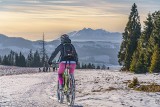 Sądecczyzna. Spacerowicze, rowerzyści i turyści oblegają sądeckie szlaki. Widać stąd Tatry i jest sporo śniegu [ZDJĘCIA]