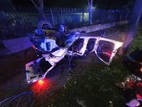Śmiertelny wypadek w Pucku. Na ul. Żarnowieckiej kierowca uderzył w słup. Zginął na miejscu. 24.08.2022 r.