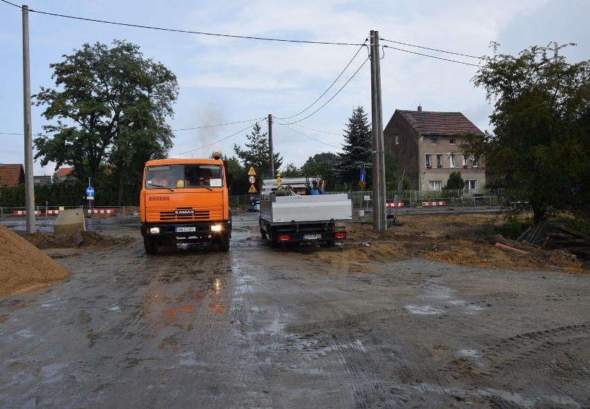 Tak zmienia się ulica Miłoszycka. Niektórzy nie mieli tu nawet szamba