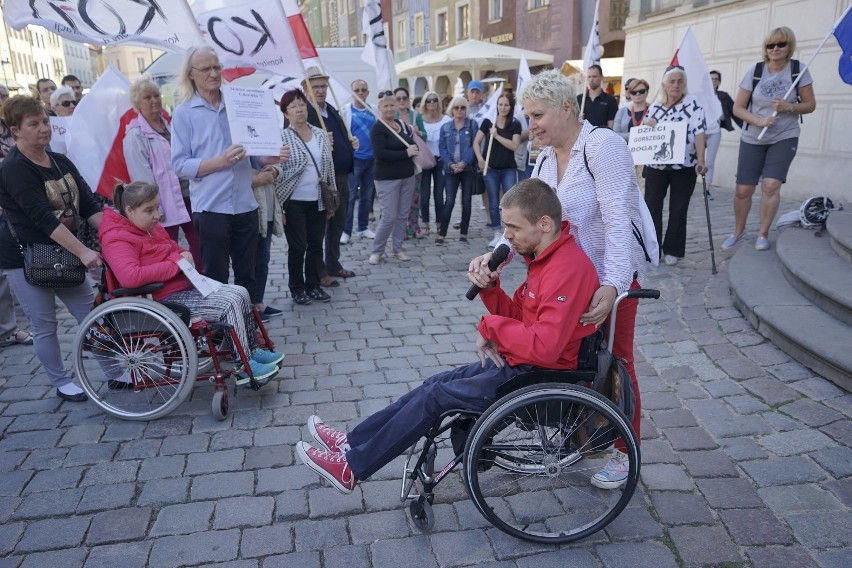 Poznaniacy wsparli w poniedziałek protestujących w sejmie...