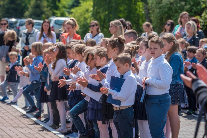 Wielkie święto w Woli Kopcowej. Szkole Podstawowej nadano imię Janusza Korczaka. Zobacz film i zdjęcia