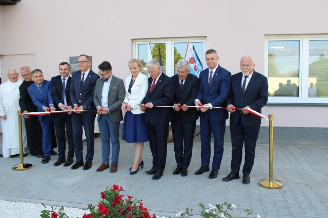 W piątek już oficjalnie zostało otwarte nowe skrzydło ośrodka zdrowia w Starej Błotnicy, gdzie znajdują się nowe gabinety stomatologiczne i rehabilitacja.