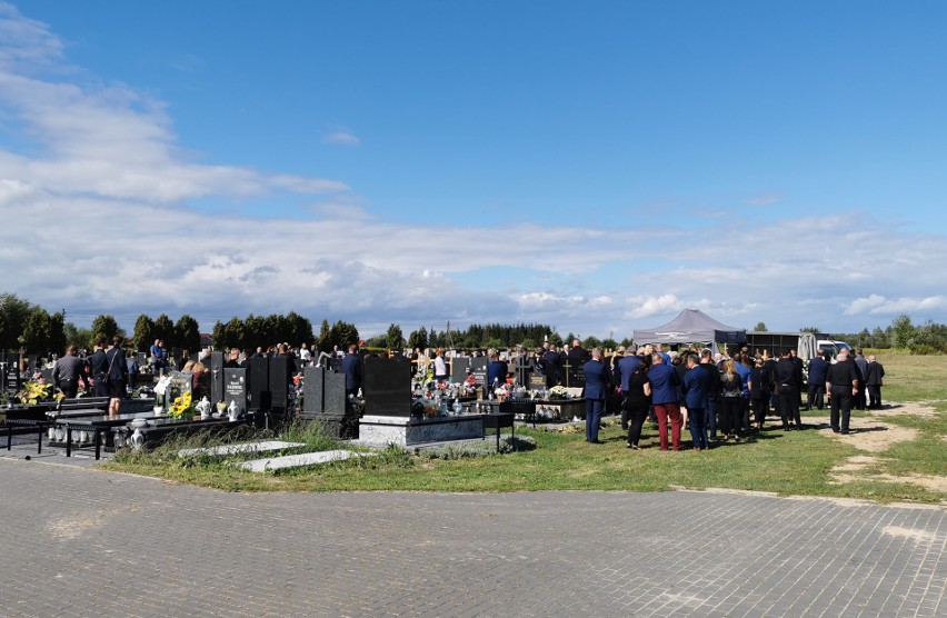 Na cmentarzu w Lubaczowie pożegnano Karolinę i Patryka, którzy zginęli w wypadku pod Gliwicami. W Krowicy Samej pochowano 59-letniego Jana