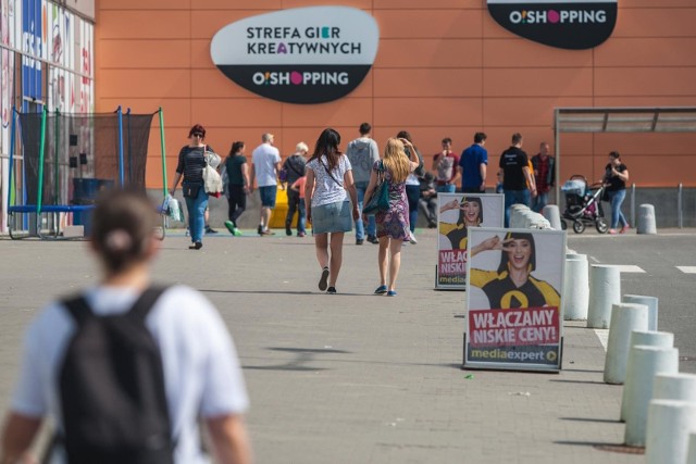 Sklepy otwarte w niedziele maj 2018. Sklepy otwarte czy zamknięte w niedzielę 27.05? Tłumy przed jednym z gdańskich centrów handlowych w ostatnią niedzielę handlową kwietnia 2018