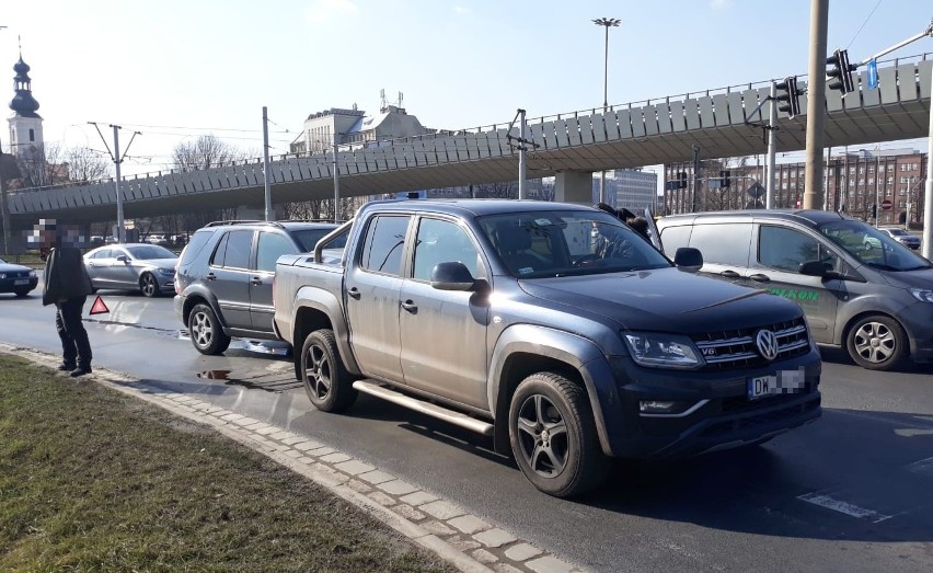 Wypadek na placu Społecznym. Duże utrudnienia