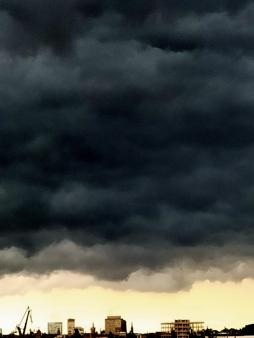 Burza na Pomorzu w obiektywie naszych Czytelników 12.07.2021. Niesamowite zdjęcia burzy z Trójmiasta i okolic