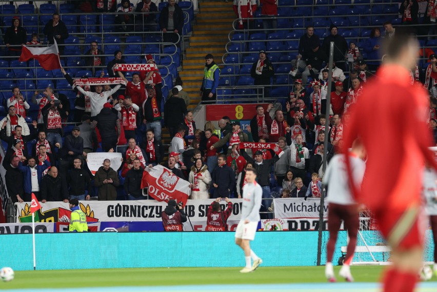 Kibice reprezentacji Polski na stadionie w Cardiff.