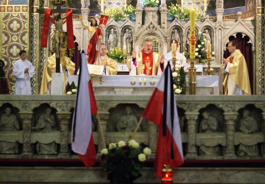 Inowrocławianie modlą się w intencji ofiar tragedii pod Smoleńskiem