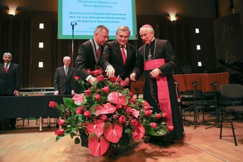 55 lat święceń i 40 lat biskupstwa. Arcybiskup Edward Ozorowski świętuje jubileusz. Uroczysta msza w katedrze