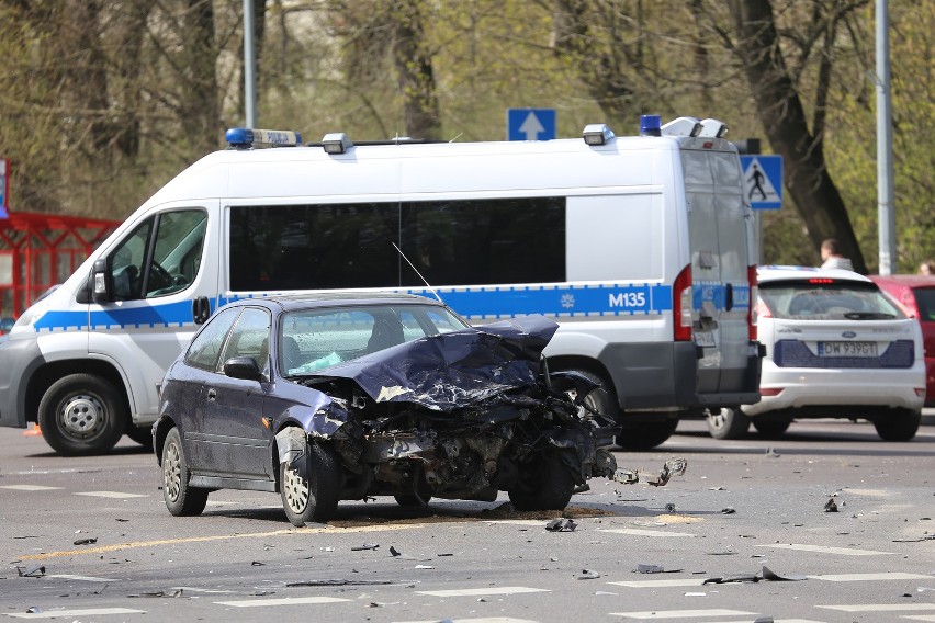 26-latek usłyszał dwa prokuratorskie zarzuty: sprowadzenia...