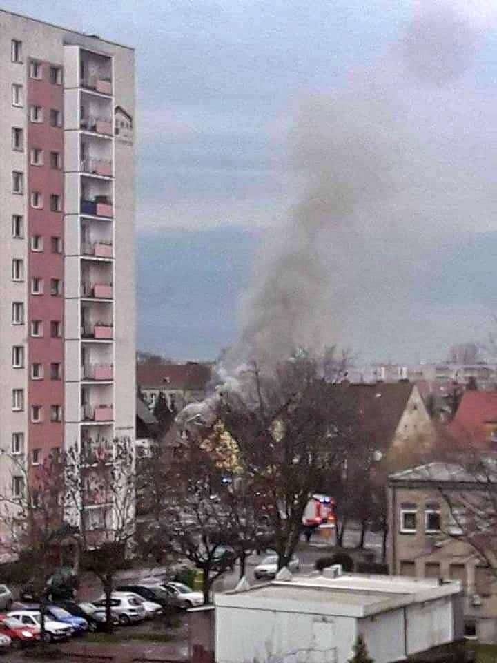 Spłonął dom w Stargardzie. Z dachu niewiele zostało [ZDJĘCIA]