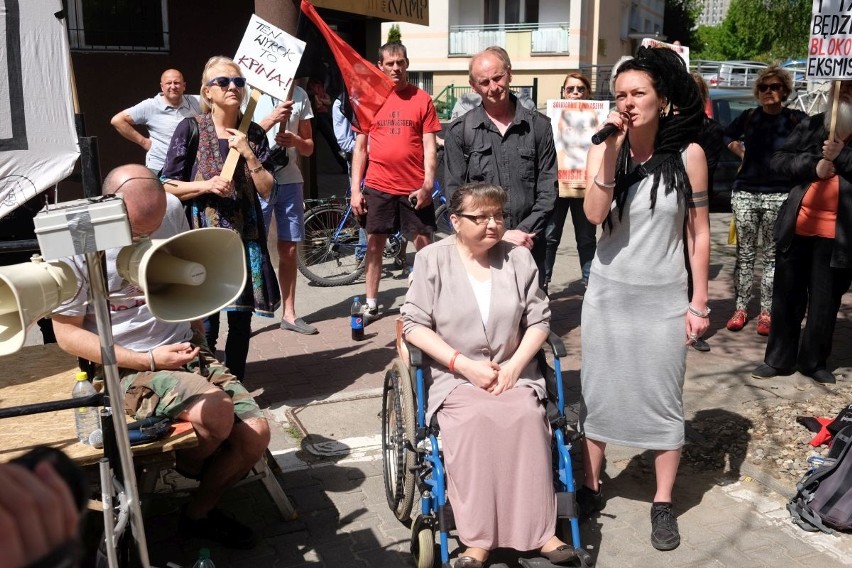 Poznań: Demonstracja przed bramą aresztu przy ul. Młyńskiej