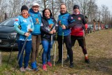 Miłośnicy nordic walking z Łódzkiego wzięli udział w wiosennym marszu. Na wędrówkę po leśnictwie Dąbrowa zaprosił NWPL Garrosa Team ZDJĘCIA