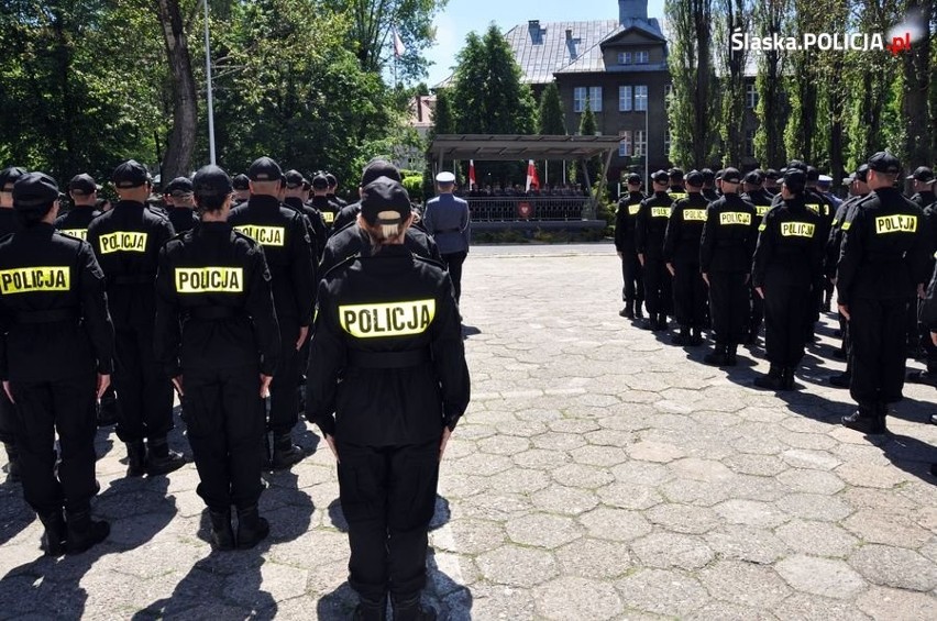 Ślubowanie nowych policjantów w Katowicach