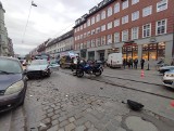 Wypadek motocyklisty na ul. Kościuszki we Wrocławiu. Mogło się skończyć tragicznie! [ZDJĘCIA]