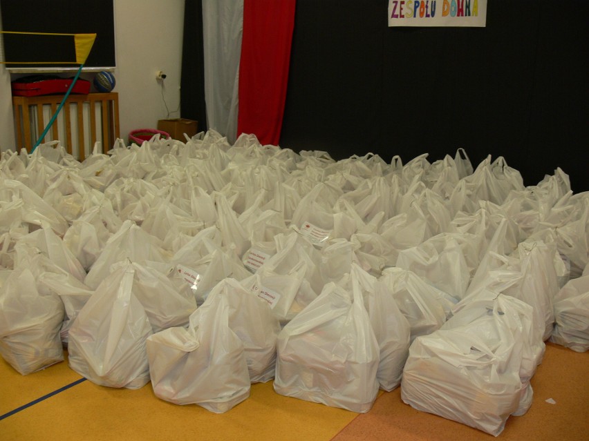 Caritas Diecezji Sandomierskiej wydaje świąteczne paczki żywnościowe. Można się zgłaszać do wtorku. Gdzie? Sprawdź
