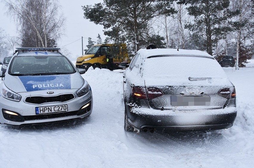 Policja odzyskała skradzione samochody.