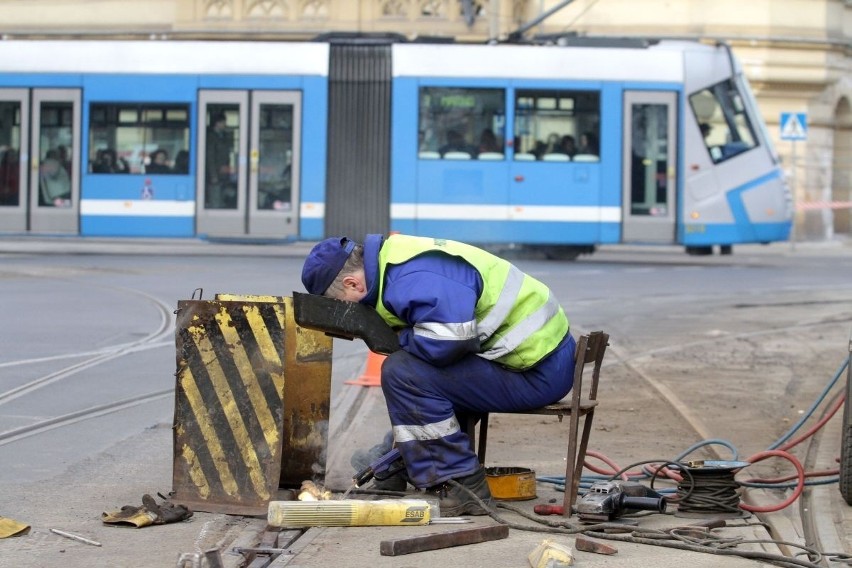 Awaria zwrotnicy przy ul. Drobnera. Kilka godzin trwała...