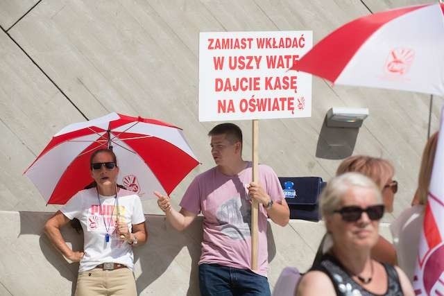 Nauczyciele z ZNP już latem protestowali w Toruniu podczas wizyty minister edukacji Anna Zalewskiej