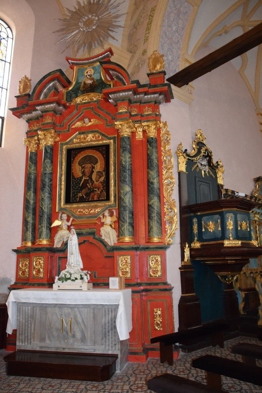 Ołtarz św. Trójcy zyska czerwony kolor, jak ten Matki...