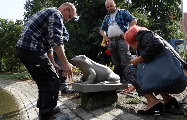 Historyczną rzeźbę TUM „Klimek” odnalazło w roku 2015 w prywatnym ogrodzie na terenie Grudziądza. Dzięki uprzejmości właścicieli oraz staraniom społeczników z Towarzystwa Upiększania Miasta modernistyczna rzeźba została oczyszczona, zabezpieczona i przeniesiona najpierw do Ogrodu Botanicznego a teraz do Parku Miejskiego im. Piotra Janowskiego. Zofia Chlebowska, prezes TUM zaproponowała  żeby przenieść tę rzeźbę do Parku Miejskiego, gdzie będzie lepiej wyeksponowana i bardziej widoczna. Żaba przeszła lifting w zakładzie kamieniarskim p. Krzysztofa Grochowskiego i została umiejscowiona w widocznym miejscu przy krawędzi stawu w Parku Miejskim.