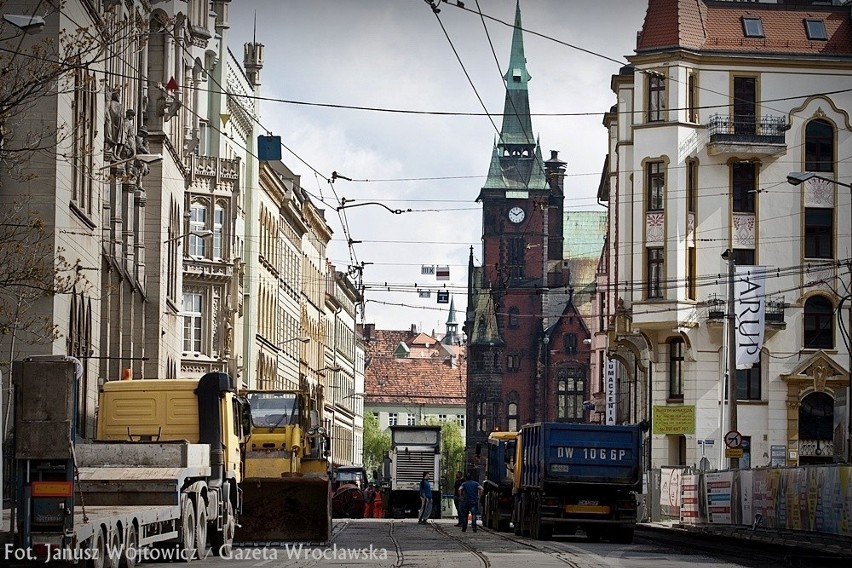 Wrocław: Ulica Krupnicza zamknięta. Uwaga na utrudnienia [ZDJĘCIA, OBJAZDY]