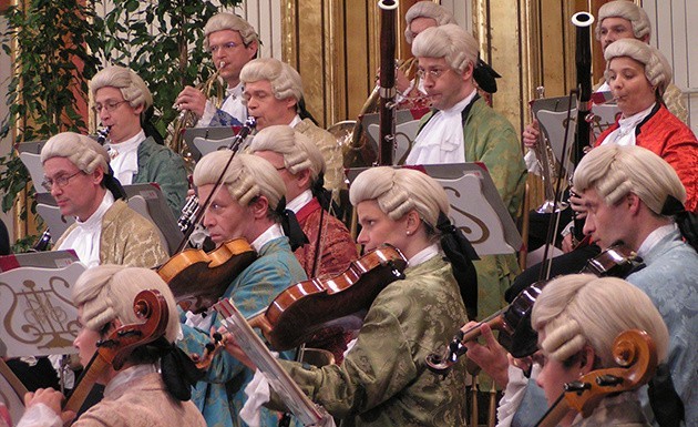 Tak wyglądają podczas koncertów członkowie Vienna Mozart Orchestry