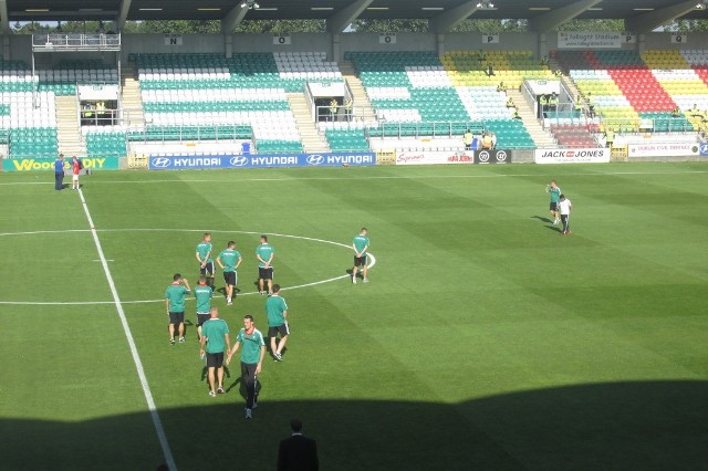 Legia Warszawa już na Tallaght Stadium. Rozruch przed meczem