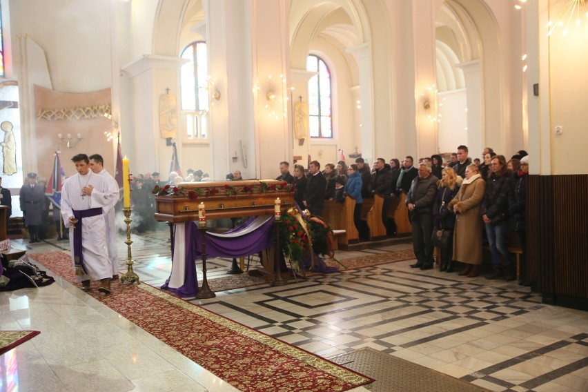 Trzebinia. Tłumy pożegnały śp. Adama Adamczyka, burmistrza Trzebini [ZDJĘCIA, WIDEO]