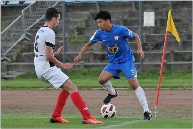 Daegu FC (południowokoreańska ekstraklasa - K League 1) pokonał Guangzhou Evergrande (chińska ekstraklasa) w meczu 2. kolejki fazy grupowej Azjatyckiej Ligi Mistrzów 3:1 (2:0). Przy golu na 3:1 asystował Tsubasa Nishi, był gracz Gwardii Koszalin, w której występował w 2013 roku. Potem bronił barw m.in. Lechii Gdańsk, Widzewa Łódź, Stomilu Olsztyn, aż wreszcie wylądował w Korei Południowej. Zobacz także Magazyn sportowy GK24 (11 marca)