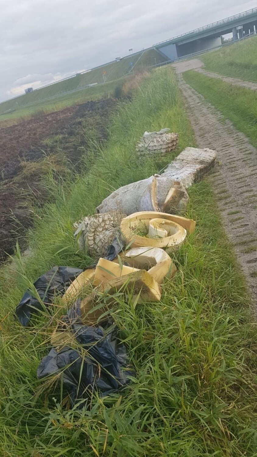 Odkryto kolejne nielegalne wysypisko śmieci w gminie Cedry...