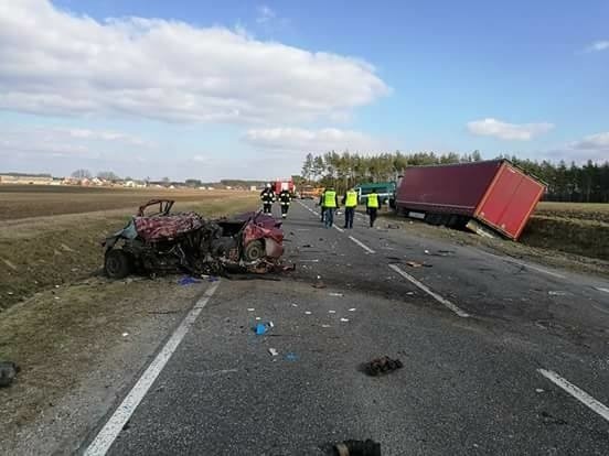 Droga jest całkowicie zablokowana. Na miejscu jest policja...