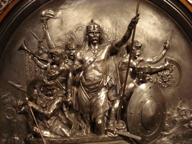 Król Meroweusz, półlegendarny założyciel dynastii Merowingów. Zwolennicy teorii spiskowych wierzą w jej pochodzenie od samego Jezusa Chrystusa