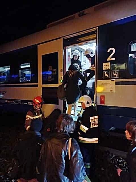 Ewakuacja pociągu pełnego głównie uchodźców wojennych pod Nowym Miastem nad Pilicą. W pociągu miał być ładunek wybuchowy. Alarm był fałszywy