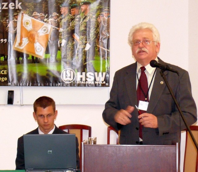 Profesor Romuald Szeremietiew awansował na dziekana.