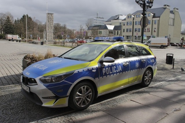 Nowy radiowóz zasilił flotę Komisariatu Policji I w Słupsku. Kia i wyposażona jest w silnik benzynowy o pojemności 1,5 litra i 160 KM mocy.