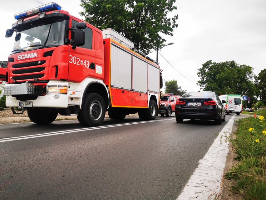 Wypadek na ul. Gryfińskiej w Szczecinie. Zderzenie autobusu z osobówką. Pięć poszkodowanych osób trafiło do szpitala - 18.05.2020