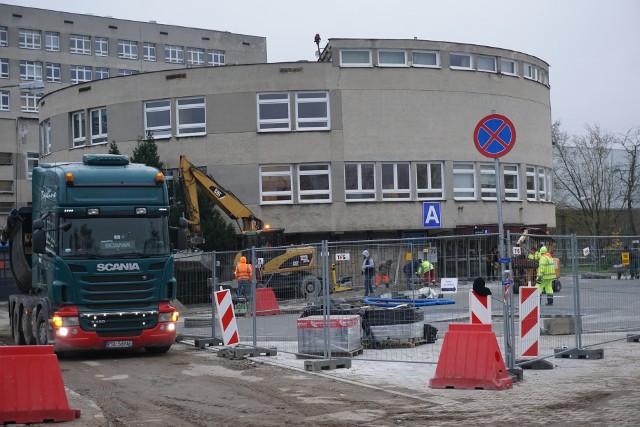 Poznań: Parking przy szpitalu to... wielka kałuża