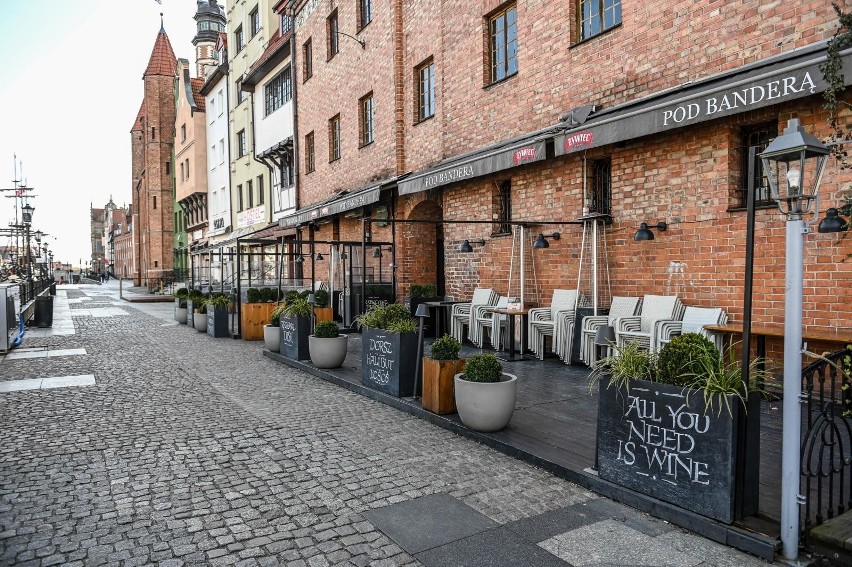 Puste ulice i restauracje w Gdańsku