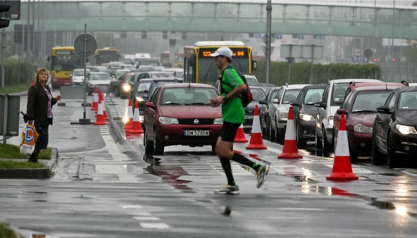 Maraton Wrocław przyczyną korków. Nawet 110 minut opóźnienia miały autobusy i tramwaje