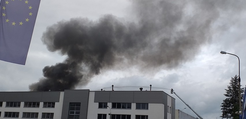 Czarny dym nad zakładami w Andrychowie