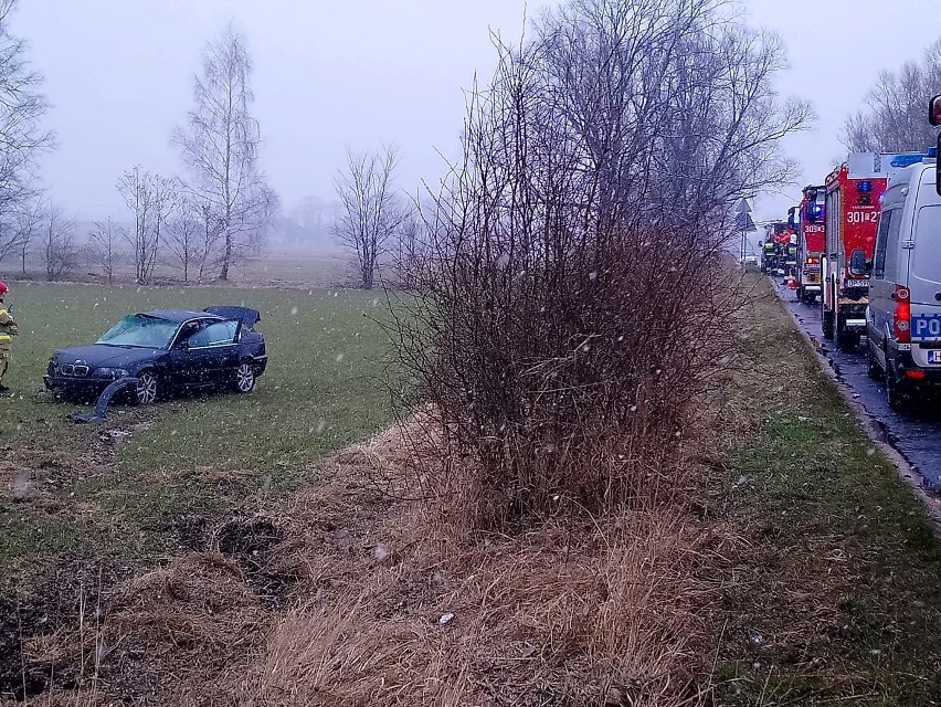 Samochodem podróżowały trzy osoby.